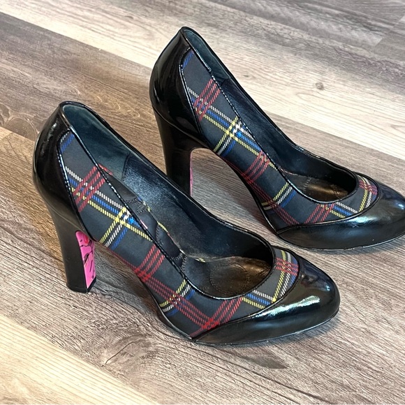 Betsey Johnson Patent Leather Tartan Plaid Vintage Pumps Heels Size 8 - Picture 2 of 11